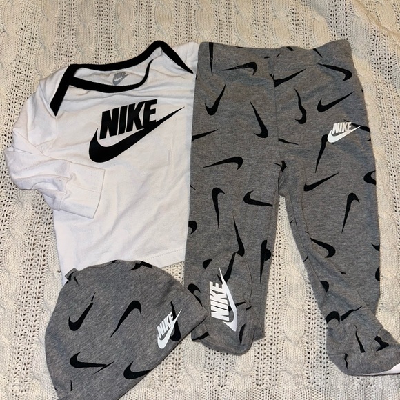Nike Kids Matching Set - White and Gray - Picture 1 of 3